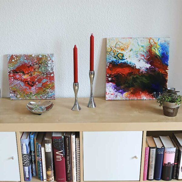 Sammensæt små malerier i collager