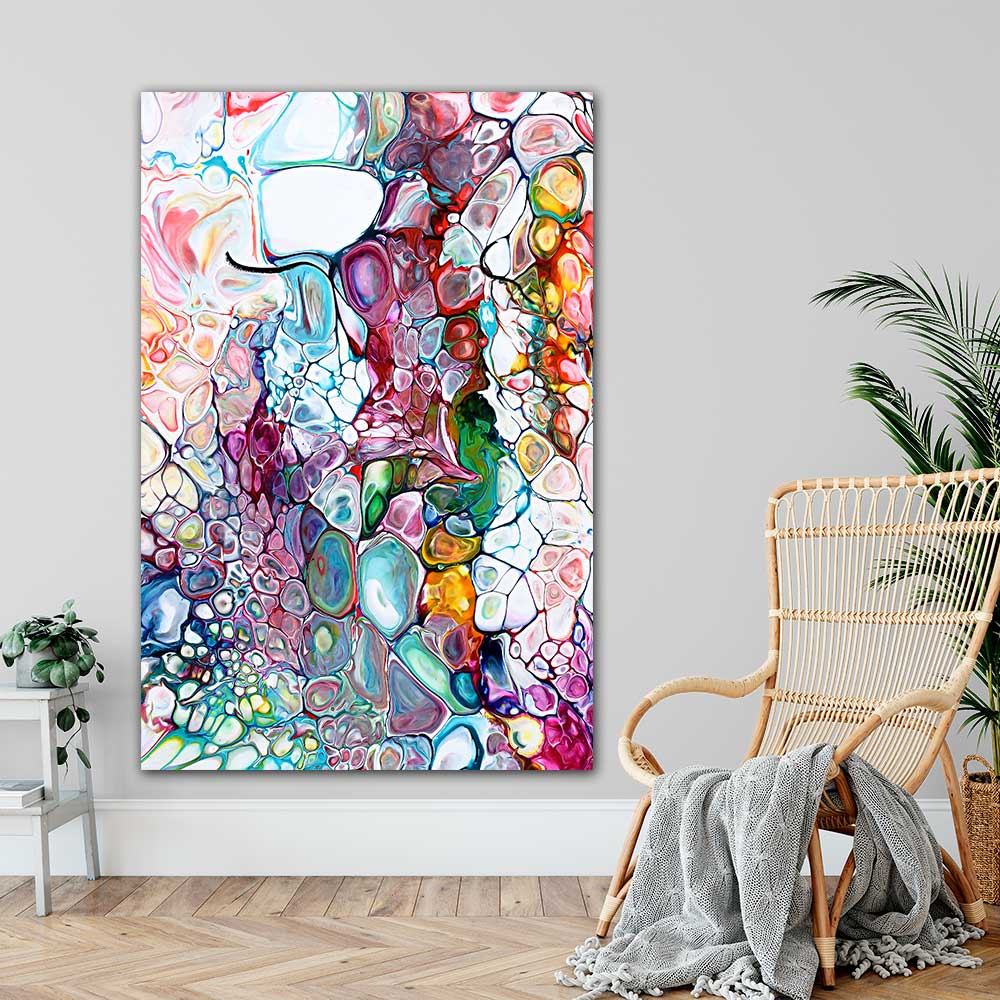 Kunstplakat ophængt i korrekt øjenhøjde, der viser de rette proportioner og balance i indretningen