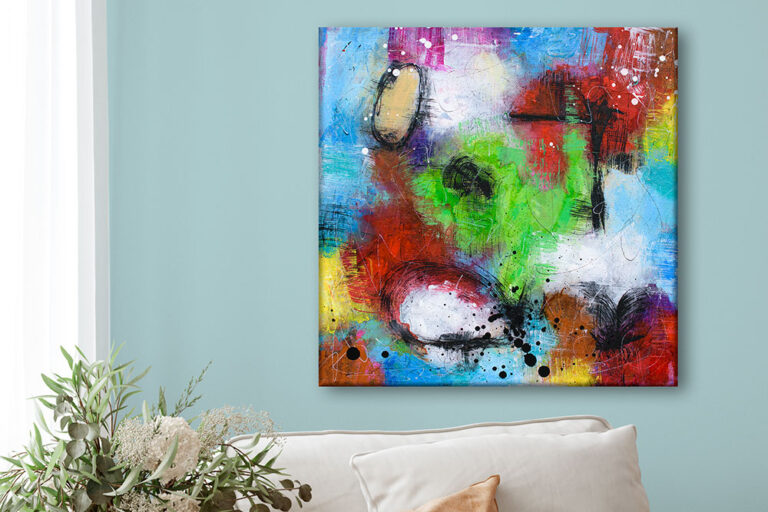 Abstrakte malerier i stærke farver til stuen