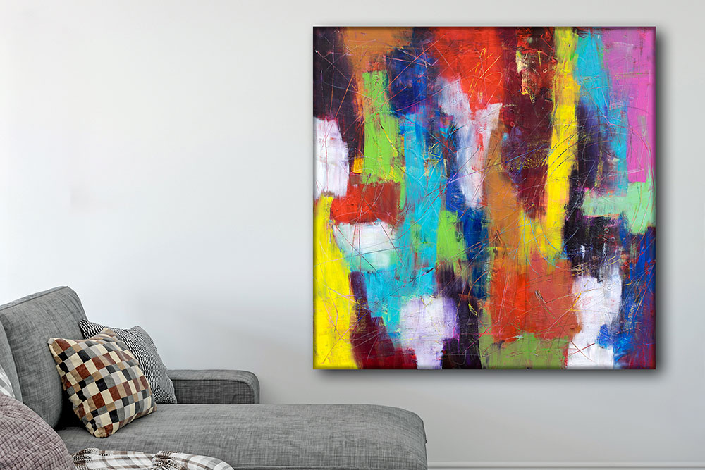 Abstrakt maleri Enfold I i et minimalistisk rum. Illustrerer hvordan et enkelt værk kan skabe visuel balance og æstetisk ro i indretningen.