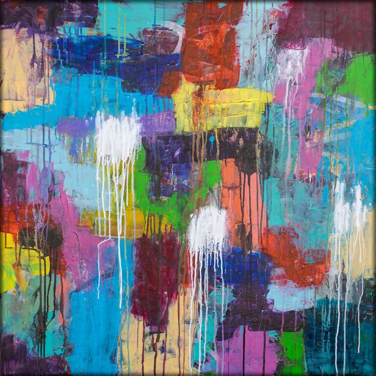 Malerier i 100x100 cm klæder en større væg over sofaen i stuen, hvor det markante kvadratiske format får luft omkring sig