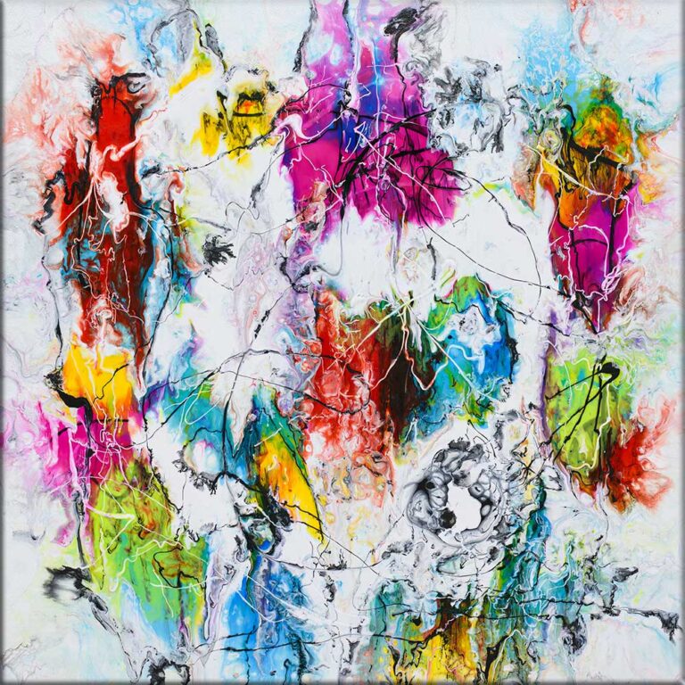 Malerier i 60x60 cm skaber god balance over en kommode i stuen, hvor det kvadratiske format samler væggen