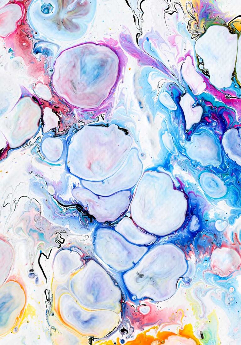 Plakater til hjemmet med kunstneriske motiver, rolig balance og personlighed på væggene