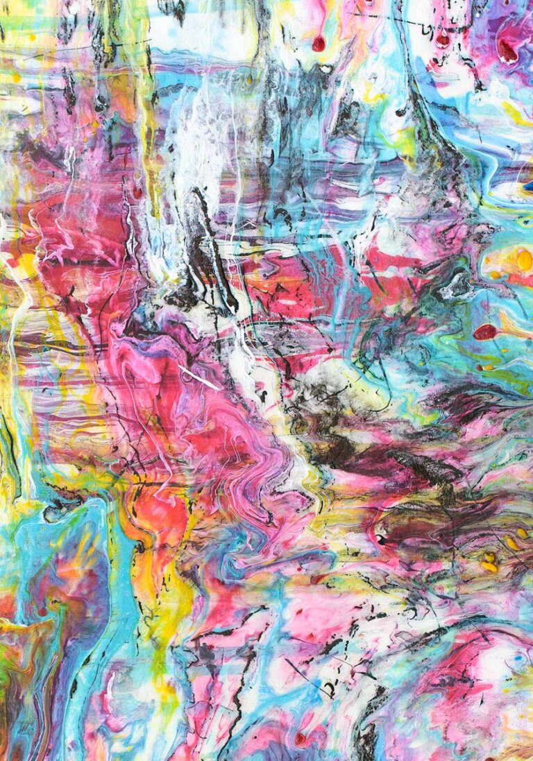 Store plakater med kunstnerisk dybde og stærke detaljer fra pouring værker på væggen